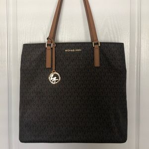 Michael Kors Jet Set Large Tote